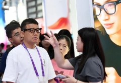 正在严肃的国际会议